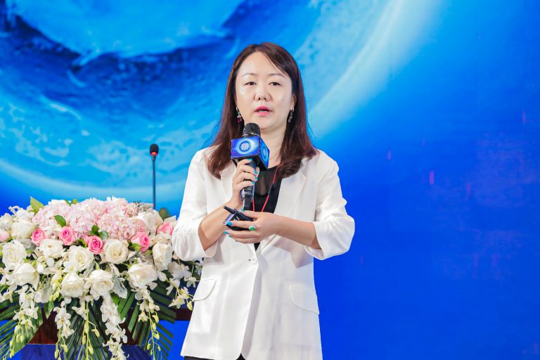 百洋医药股份副总裁张圆演讲-768x512.jpg
